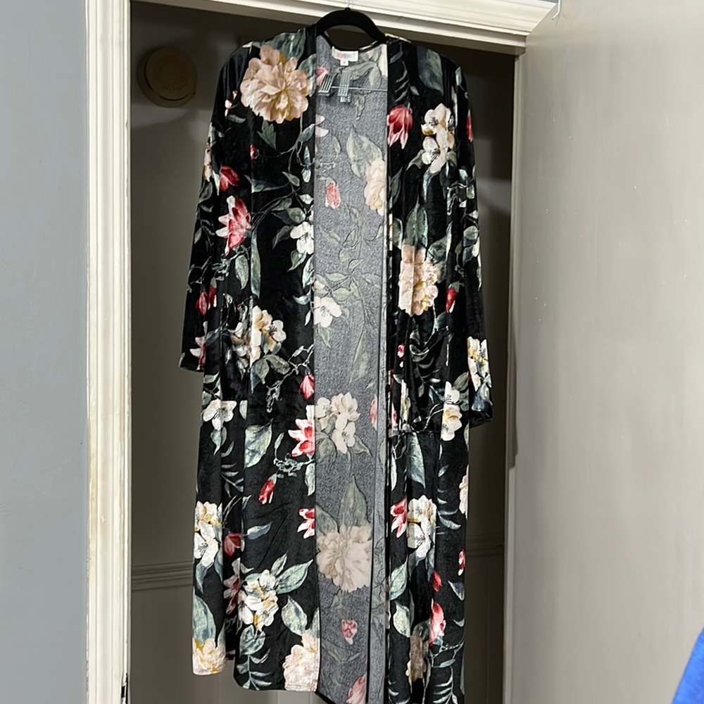 LulaRoe Sarah cardigan/duster. Size Medium. Excellent condition.